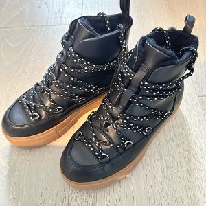 Other Stories Black leather Snow Boots, US Women 5.5